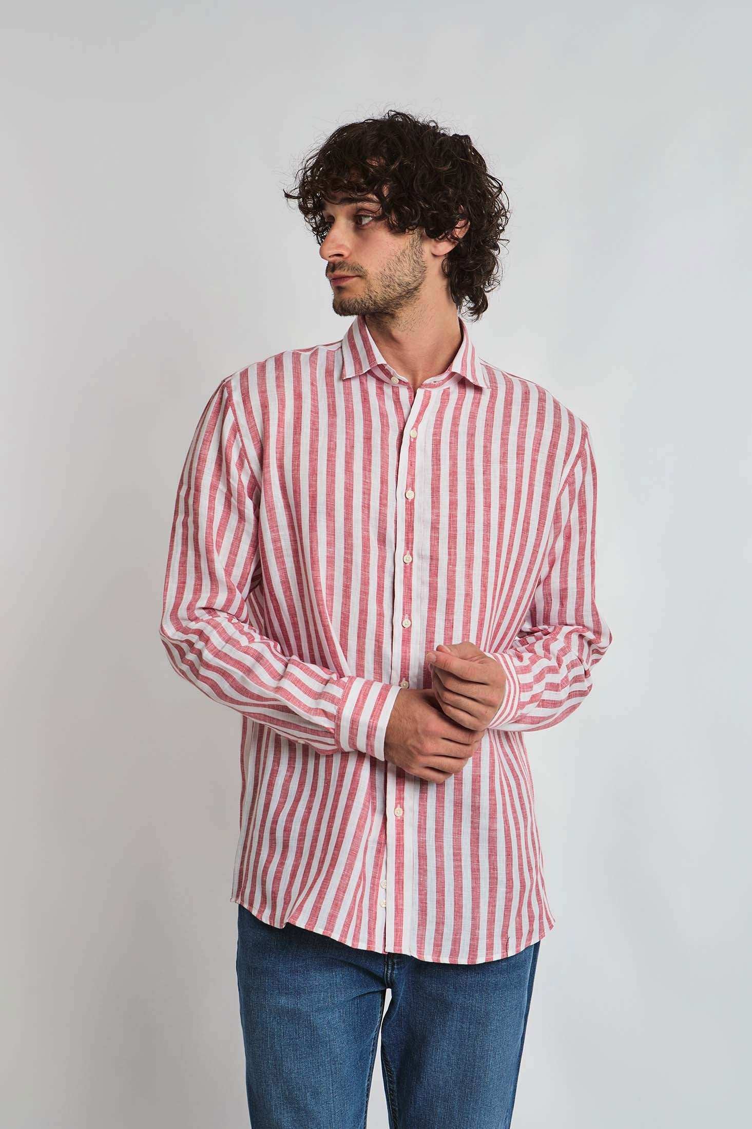 Man wearing Dalydress red and white vertical striped shirt with blue jeans