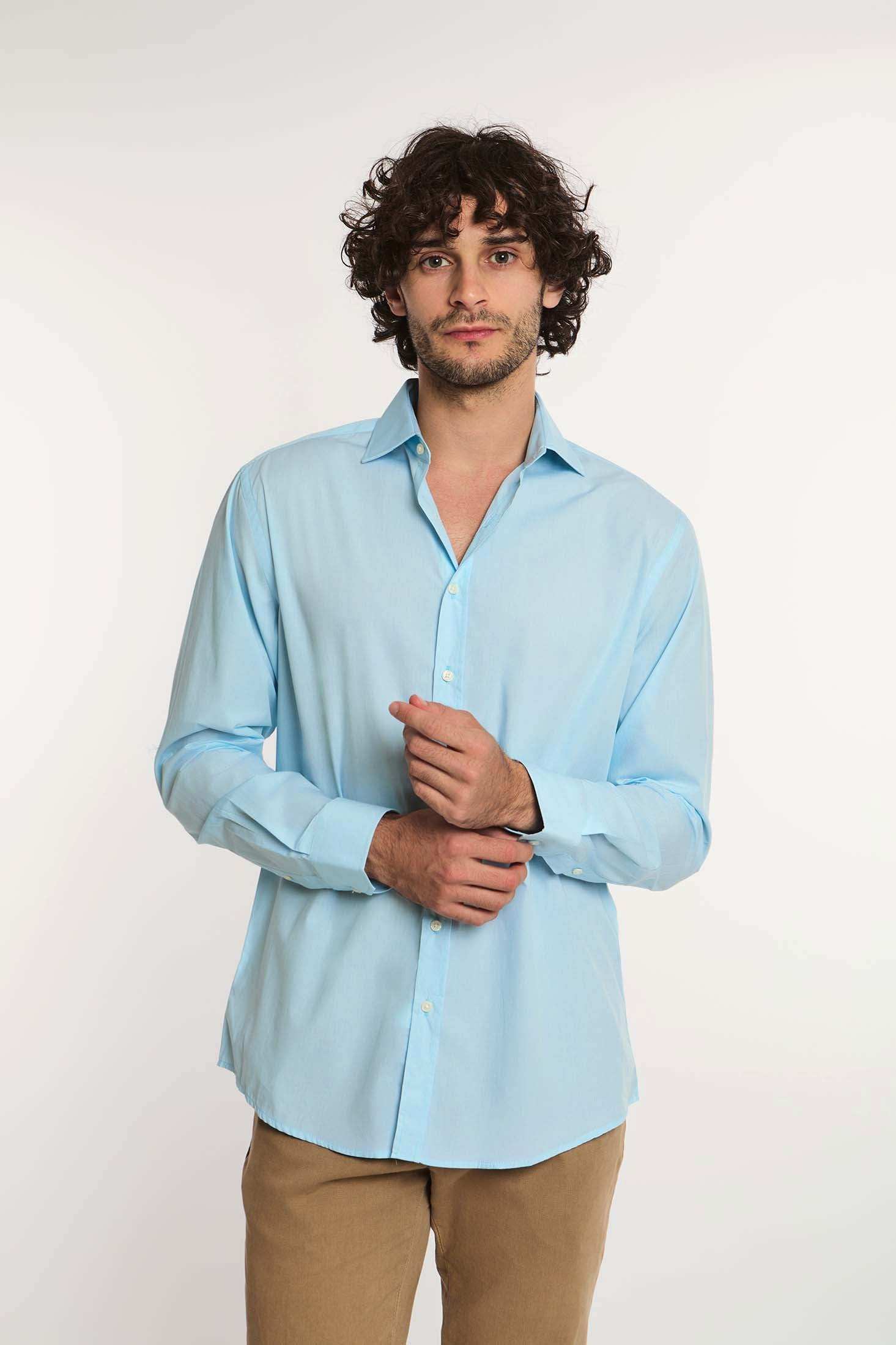 Dalydress men's light blue dress shirt with beige trousers, model on white backdrop