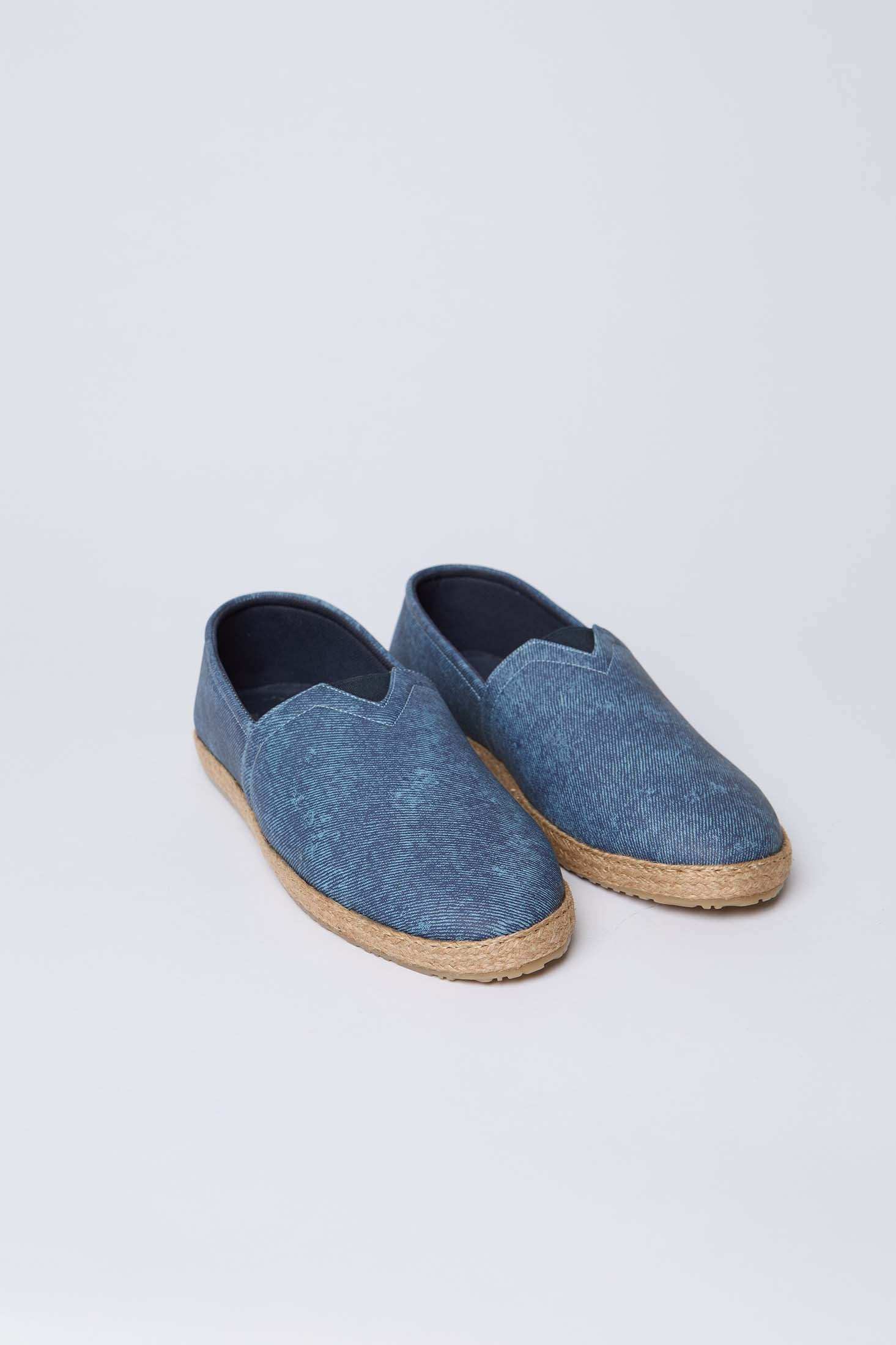 Dalydress men's blue denim espadrilles with woven jute soles on white background