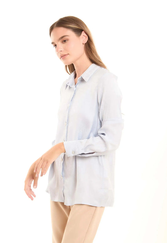 Casual Button-Down Shirt with a Relaxed Fit
