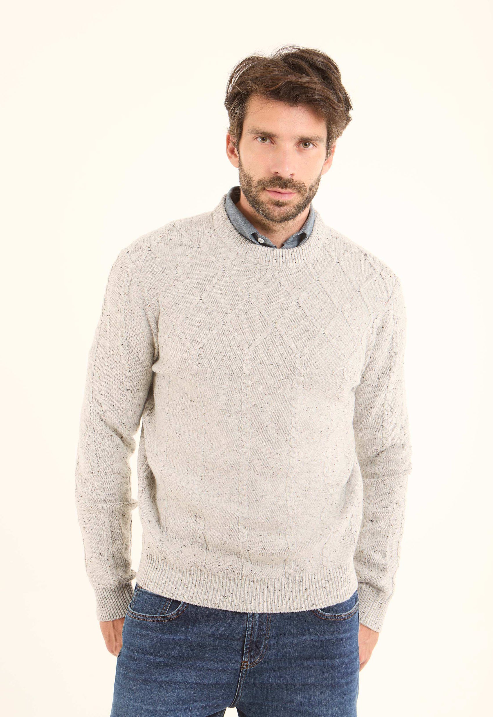 Knitted Diamond Round Neck Pullover with Flecks