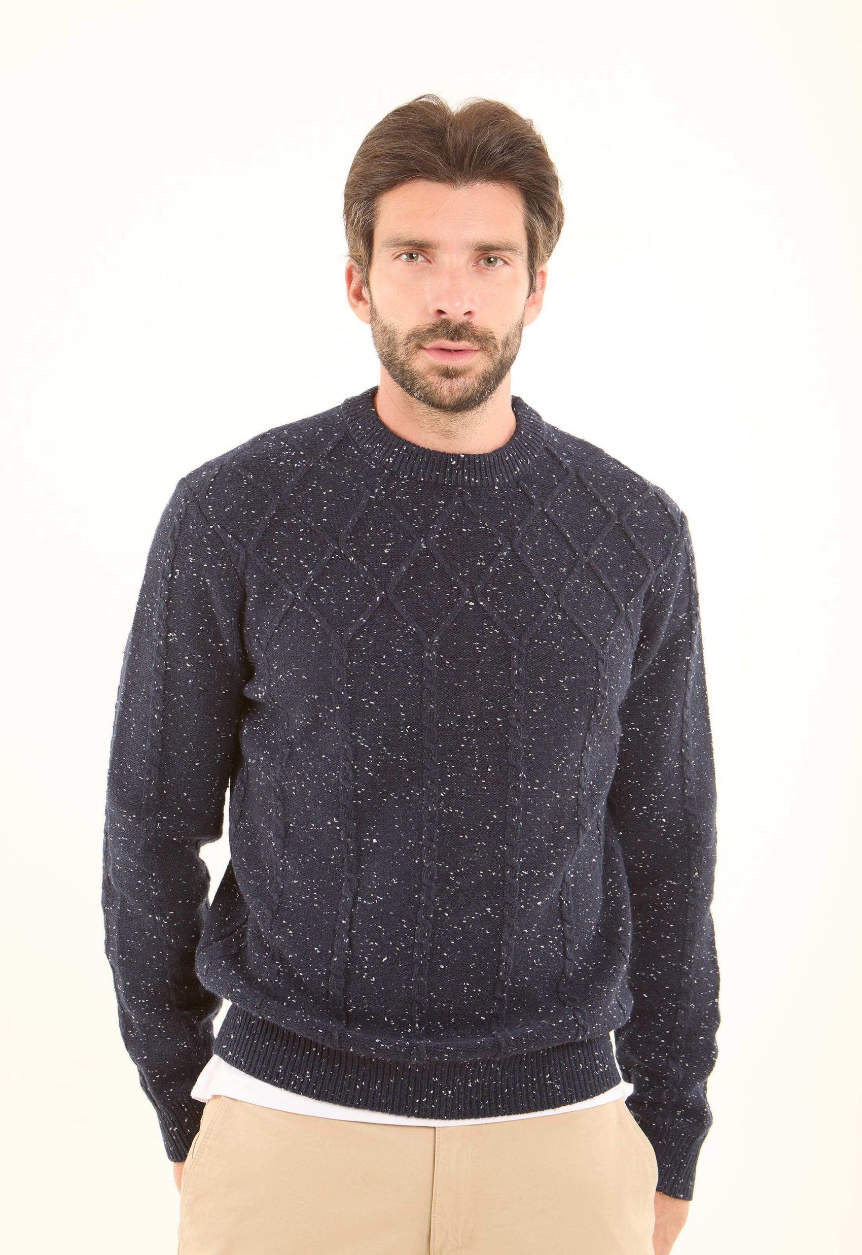 Knitted Diamond Round Neck Pullover with Flecks
