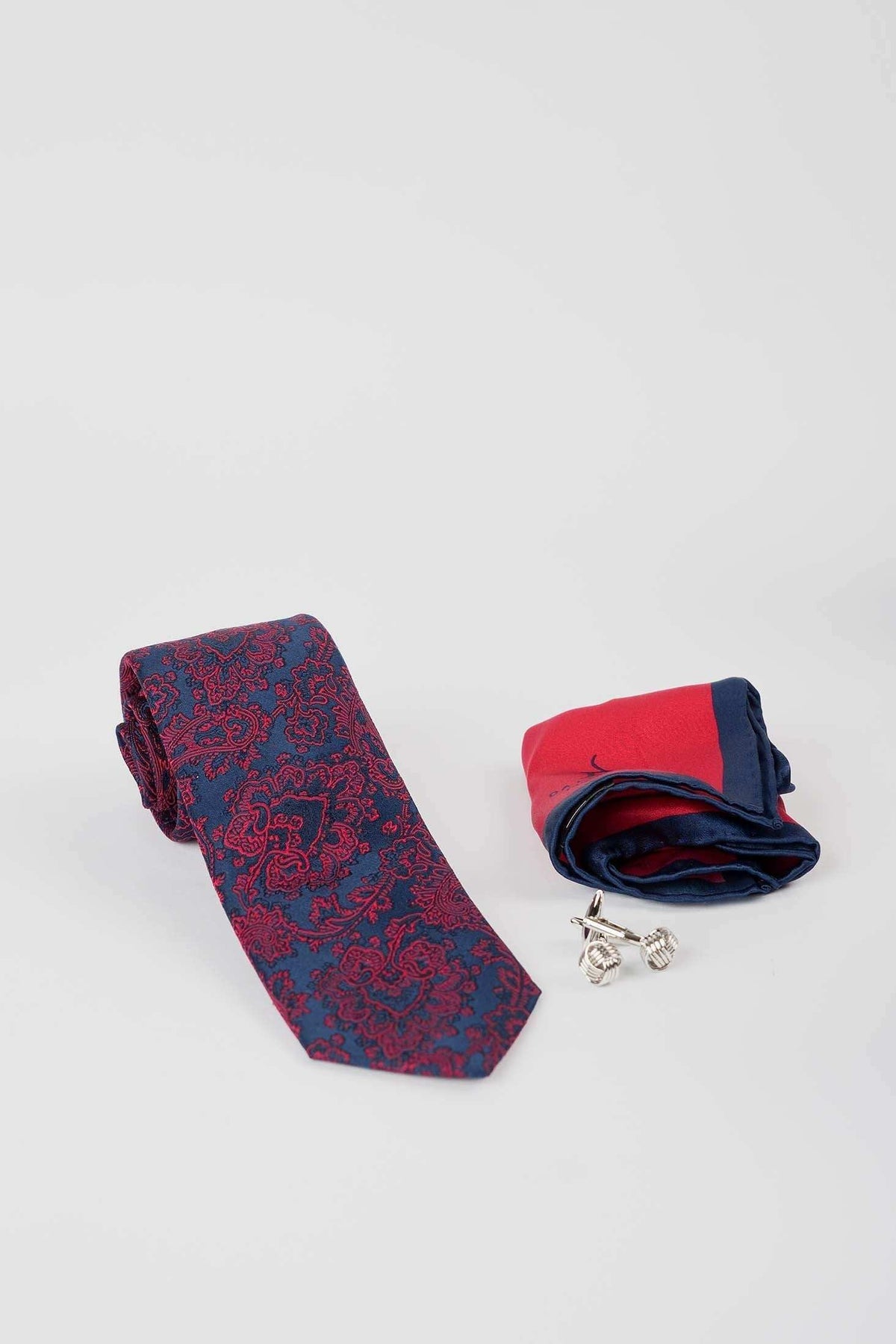 Patterned Tie, Metal Cufflink & Solid Hanky Classic Set
