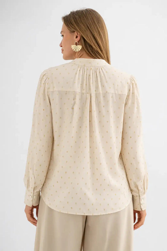 بلوزة كريمي منقطة