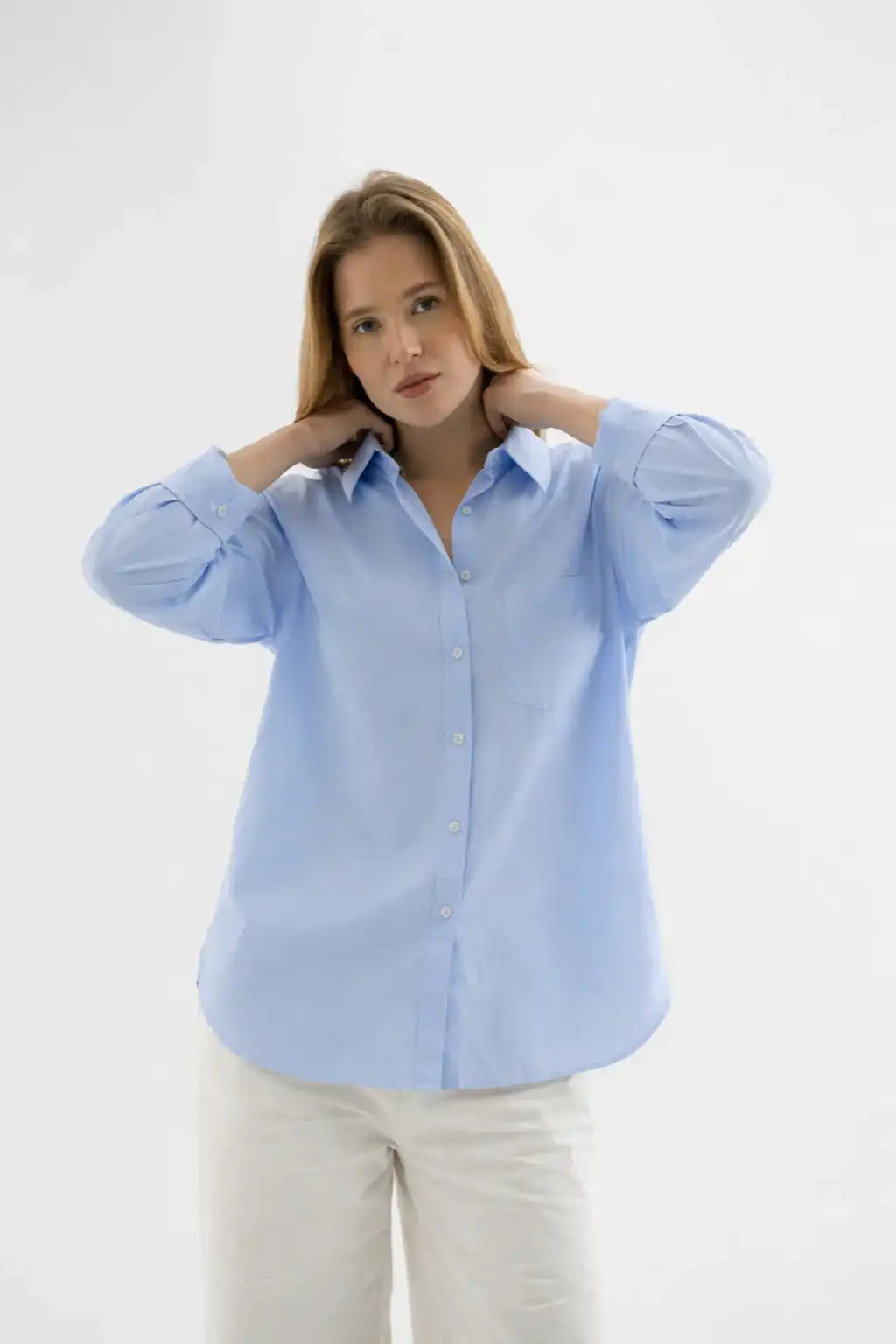 قميص أزرق فاتح